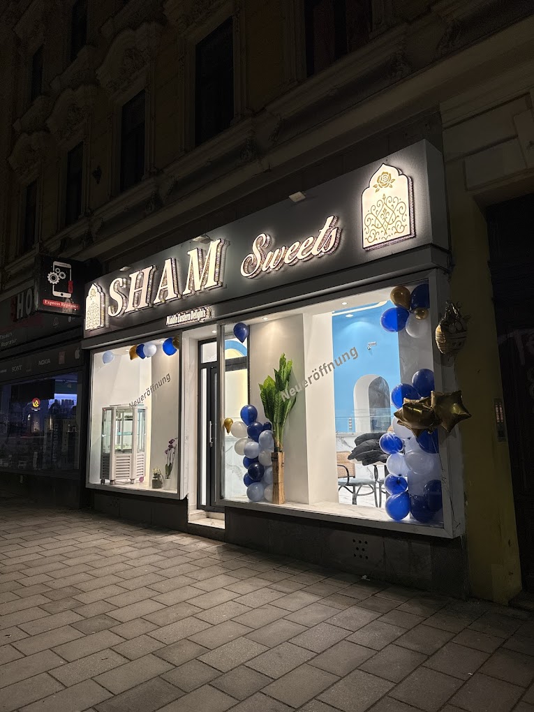 Sham Sweets Außenansicht bei Nacht
